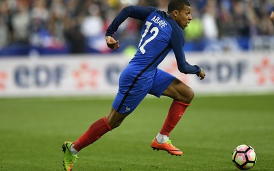 米兰电竞动态-B席转会传闻愈演愈烈