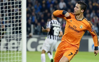 米兰电竞独家-苏维门迪训练中指导年轻球员